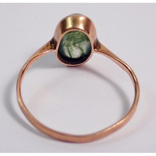 391 - A 9 carat gold ring set oval cut moss agate, size J, 1g