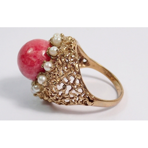 401 - A vintage 9 carat gold cluster ring set rhodonite and pearls with receipt, size O, 8.7g