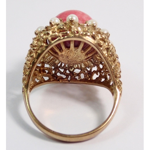 401 - A vintage 9 carat gold cluster ring set rhodonite and pearls with receipt, size O, 8.7g