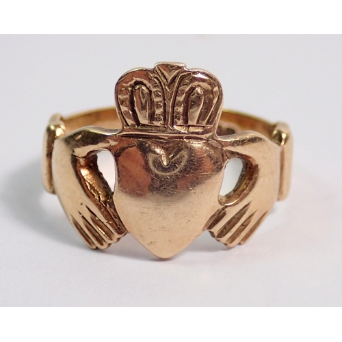 403 - A 9 carat gold Claddagh ring, size L, 3.8g