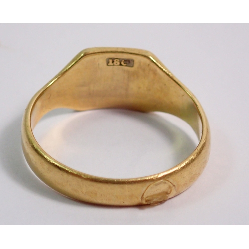 404 - An 18 carat gold signet ring, size O, 5g