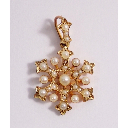 421 - An Edwardian 15 carat gold and seed pearl pendant, 2.3g