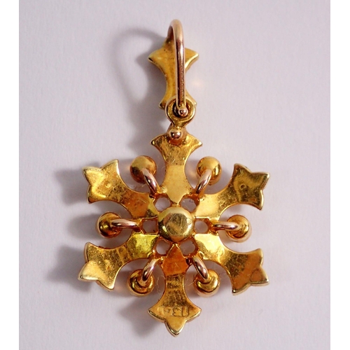 421 - An Edwardian 15 carat gold and seed pearl pendant, 2.3g