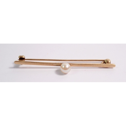 449 - A 9 carat gold bar brooch set pearl, 5cm, 2g