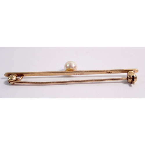 449 - A 9 carat gold bar brooch set pearl, 5cm, 2g