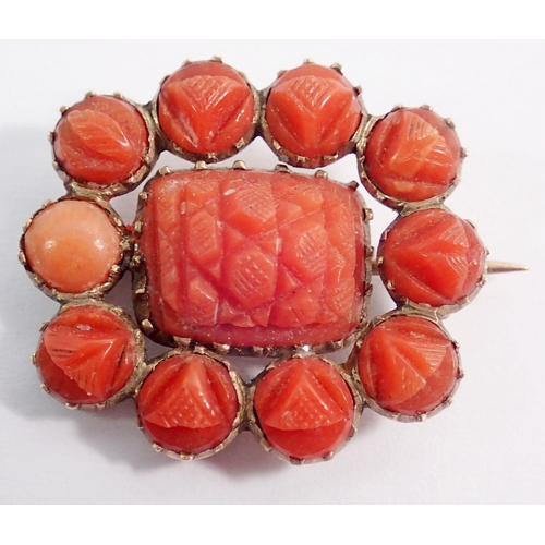 468 - An early 19th century yellow metal carved coral brooch, 2 x 1.5cm, 1.6g