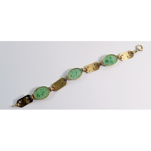 474 - A 14 carat gold Chinese bracelet set four enamel dragon links and three oval carved jade links, 20cm... 