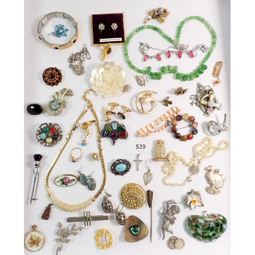 539 - A box of costume jewellery