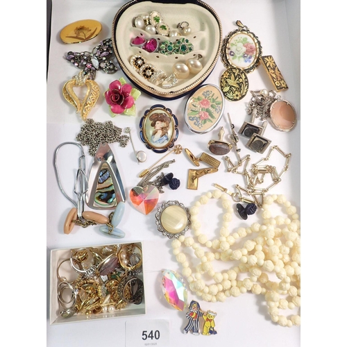 540 - A box of various costume jewellery