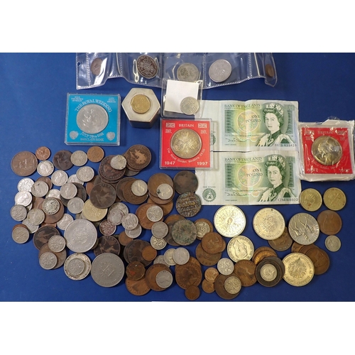 639 - A small group of British and world coins including USA Kennedy dollar 1969 .400 silver, commemorativ... 