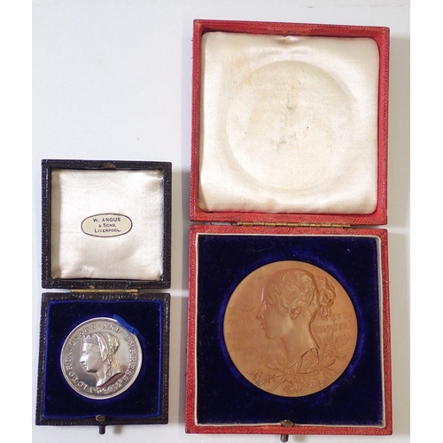 659 - A silver Queen Victoria Diamond Jubilee commemorative medal and a bronze one, both boxed