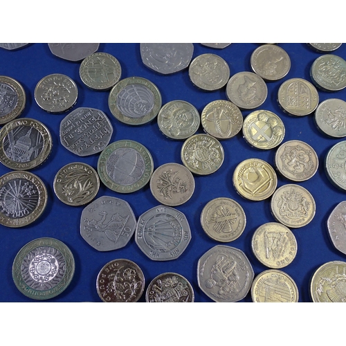 682 - A group of British circulated coins including round £1 coins, commemorative 50ps and £2 coins