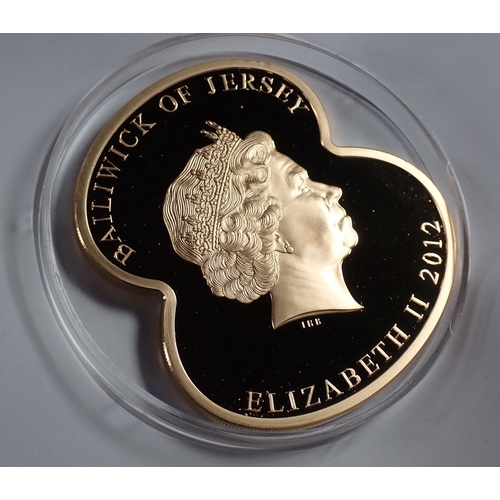 789 - An Elizabeth II 22 carat gold ten pound coin poppy Lest We Forget, Jersey 2012 502/155.53g limited e... 