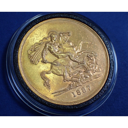 811 - A Victoria Golden Jubilee 1887 22 carat gold £5 sovereign 39.94g, cased with COA