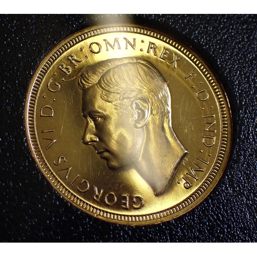 812 - A George VI 1937 gold sovereign, cased with COA