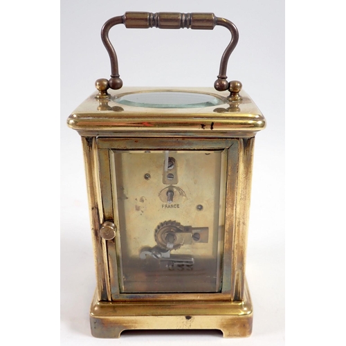 922 - A French 8 day brass carriage clock 11cm tall