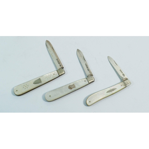 240 - Three mother of pearl handled silver fruit knives, 7cm