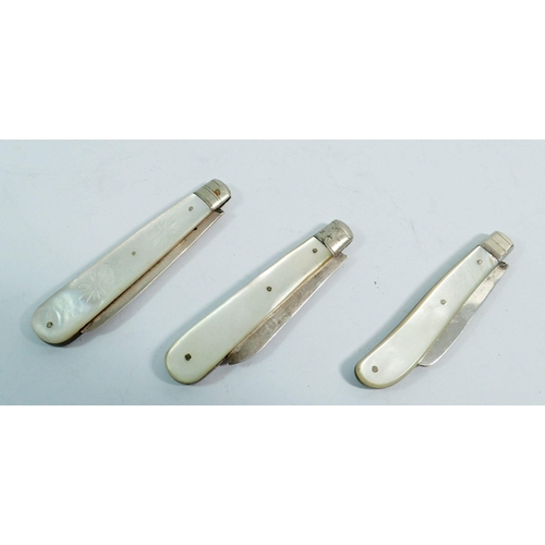 240 - Three mother of pearl handled silver fruit knives, 7cm