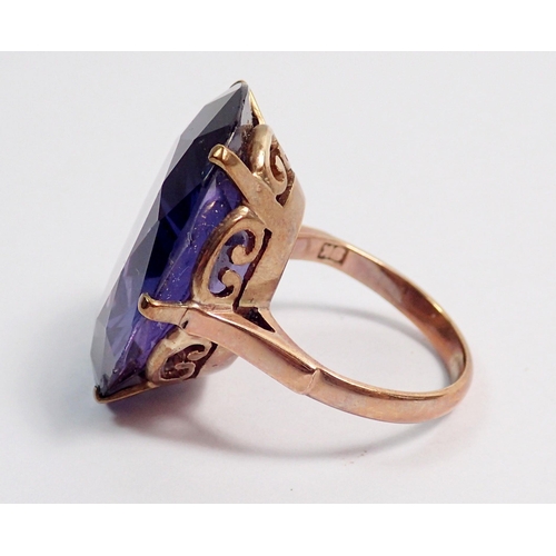 349 - A 9k gold Alexandrite ring, size I, 8.2g