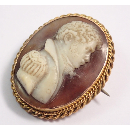 361 - An early 19th century yellow metal mounted cameo brooch carved naval officer, 3.1 x 2.5cm