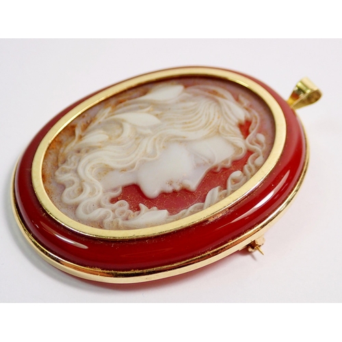 365 - An 18 carat gold and carved agate cameo brooch, 5 x 4cm