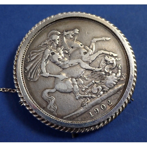 499 - An Edward VII silver crown mounted brooch, three silver Victoria coins and a USA 1905 quarter dollar... 