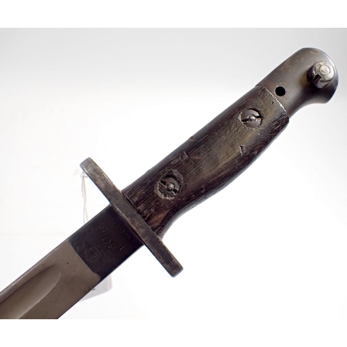 634 - A WWI British bayonet by Sanders, dated 1907 with parkerized blade, wooden handle and  scabbard, bla... 