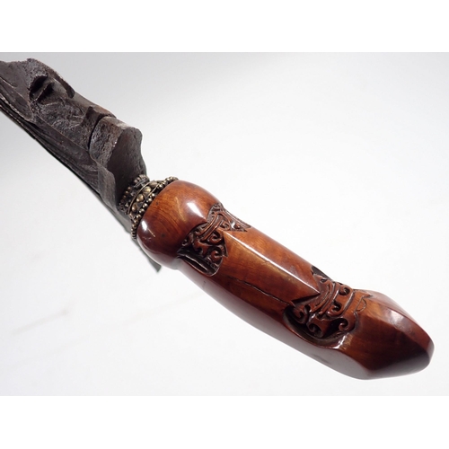 636 - An Indonesian Kris with etched blade, carved handle and brass and wood scabbard, total length 44.5cm