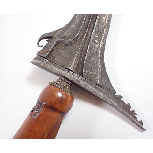 636 - An Indonesian Kris with etched blade, carved handle and brass and wood scabbard, total length 44.5cm