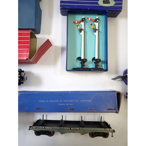 713 - A box of various Hornby Dublo accessories and wagons including fish van D1, SD 6 coal wagon, signals... 