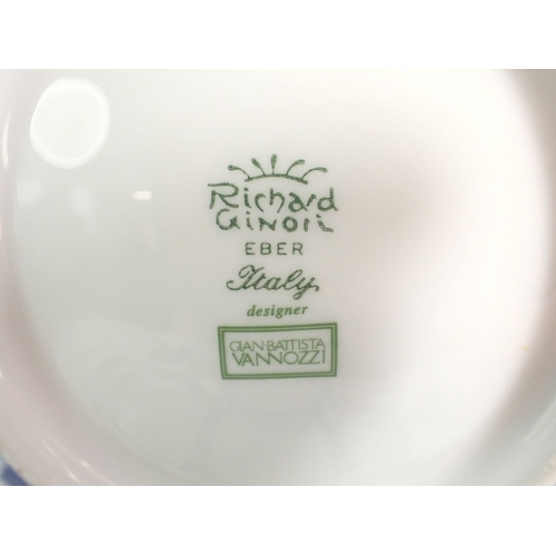 60 - A Richard Ginori Eaeo dinner service by Vannozzi comprising nine dinner plates, ten pasta bowls, fiv... 