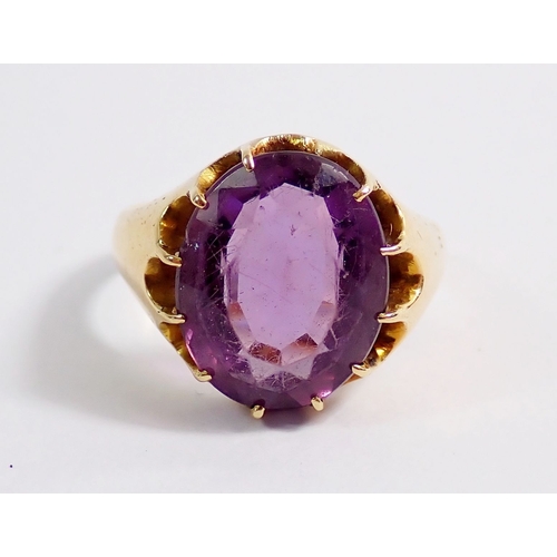 272 - A gold ring set amethyst, size O to N, 7.4g  - amethyst 1.5 x 1.3cm