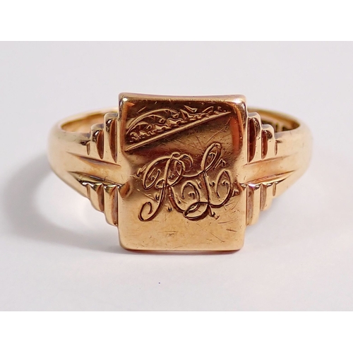 278 - A 9 carat gold signet ring engraved RL, size W, 5.4g