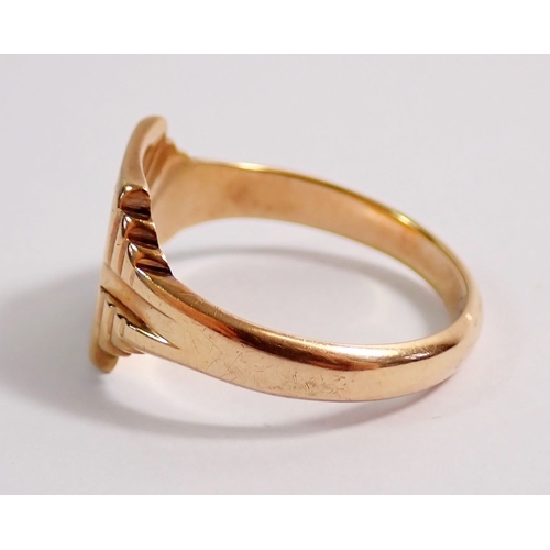 278 - A 9 carat gold signet ring engraved RL, size W, 5.4g