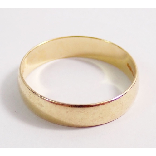 286 - A 9ct gold wedding ring 1.4g, size L