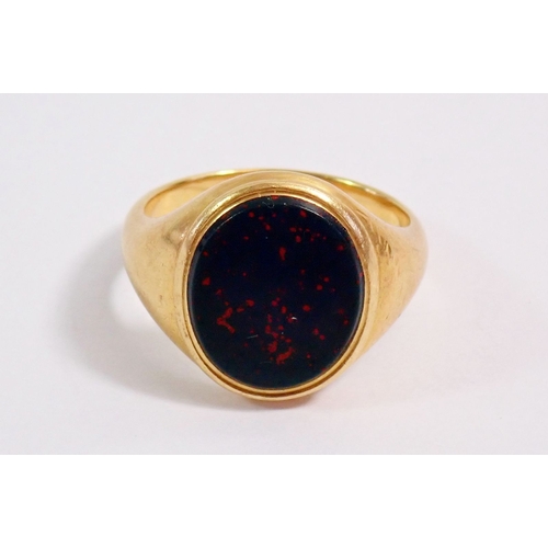 298 - A gold gentlemens signet ring set bloodstone, 10g, size O to P, unmarked but tested as 18ct gold