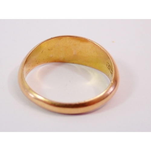 302 - A Victorian 15ct gold ring set five seed pearls, 1.2g, size K