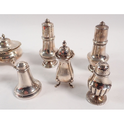 169 - Two silver pairs of pepper pots and two single pepper pots plus two mustard pots, largest 9cm tall, ... 