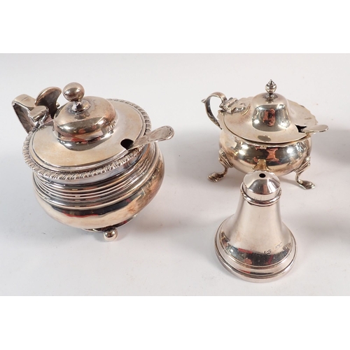 169 - Two silver pairs of pepper pots and two single pepper pots plus two mustard pots, largest 9cm tall, ... 