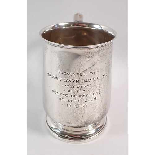 185 - A silver sporting trophy tankard by S Blanckensee & Son Ltd, Birmingham 1939, 12cm tall, 207g