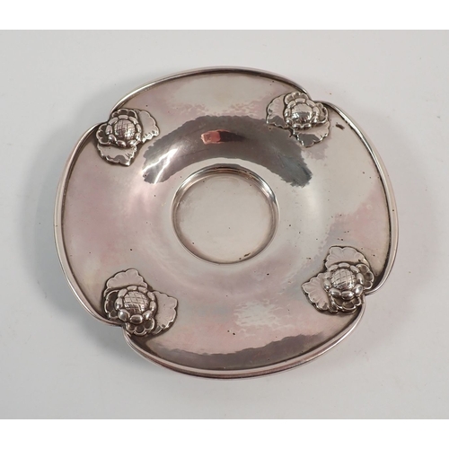 200 - A Georg Jensen silver dish with import marks for London 1925, 150g 15.5cm diameter