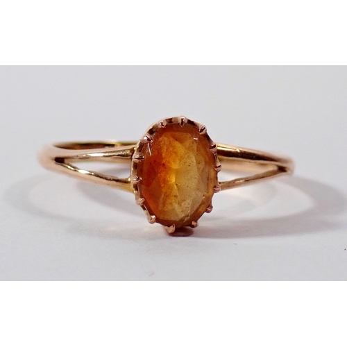 258 - A 9 carat gold Cairngorm ring, size M, 1.3g