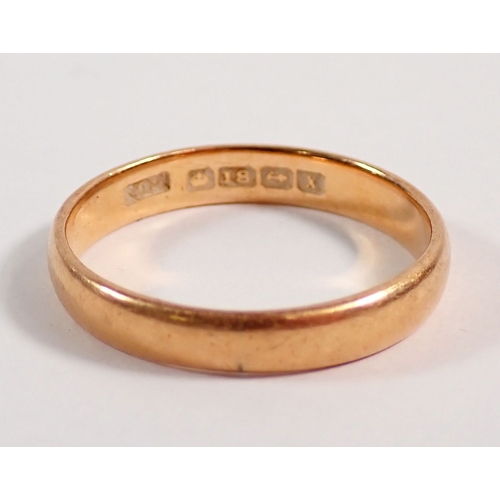 270 - An 18 carat gold wedding band, size T, 4g