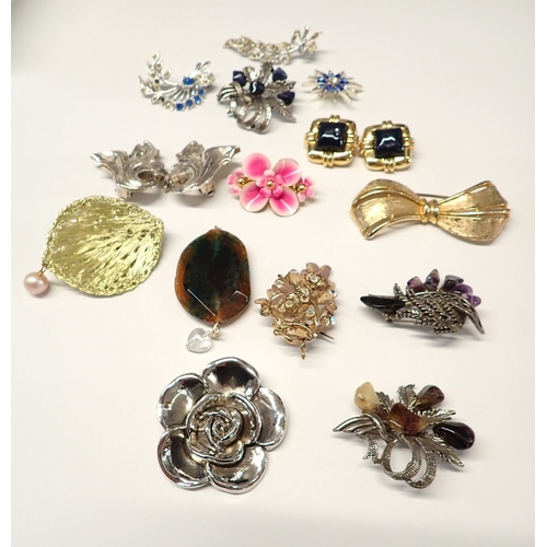 361 - A box of vintage costume jewellery including earrings by George Reck, Paris and Les Bernard, New Yor... 