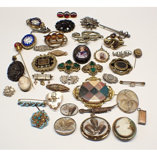 363 - A collection of antique and later brooches and pins including cameos, mourning brooches etc.