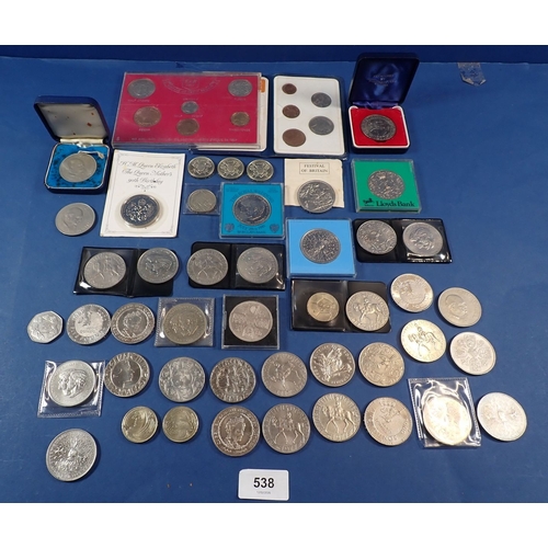 538 - A collection of British commemorative crowns including George V Festival of Britain 1951, Elizabeth ... 