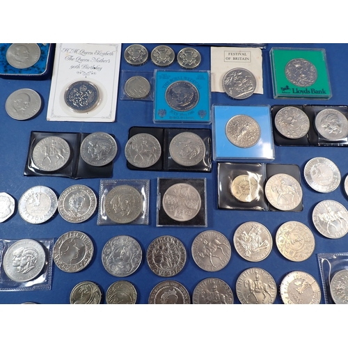 538 - A collection of British commemorative crowns including George V Festival of Britain 1951, Elizabeth ... 