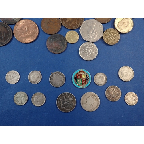 539 - A quantity of British and World coinage, some silver content plus 2x one pound Scottish banknotes Co... 