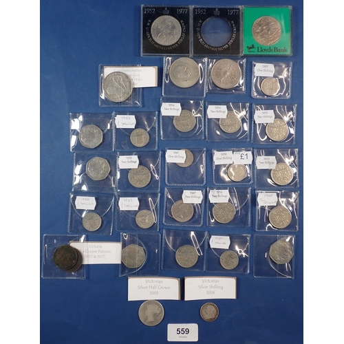 559 - A Victoria silver half crown and shilling plus various British coins including crowns, fifty pences,... 