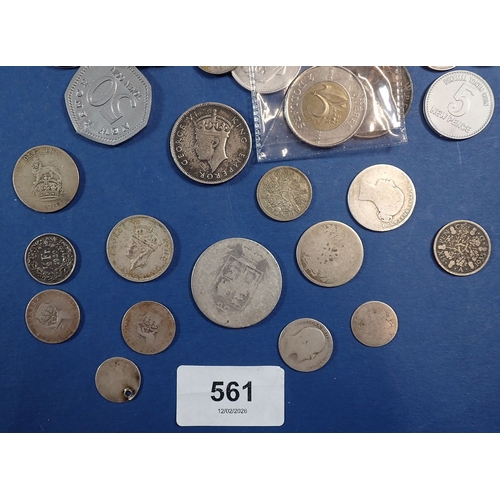 561 - A group of British and world coins including 27g pre 1920 silver, 21g pre 1947 .500 silver, some 19t... 